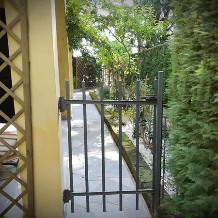 Rose's Garden - Zona Tranquilla - Vicino Torino Apartamento