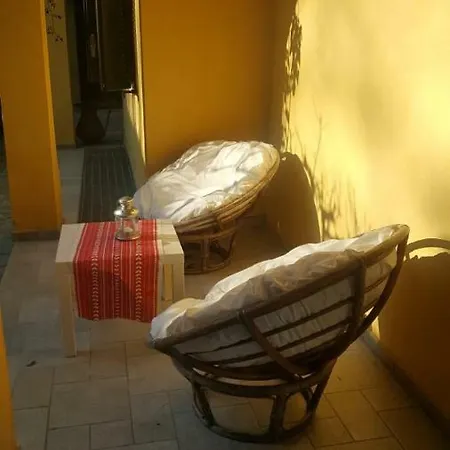 Rose's Garden - Zona Tranquilla - Vicino Torino Apartamento